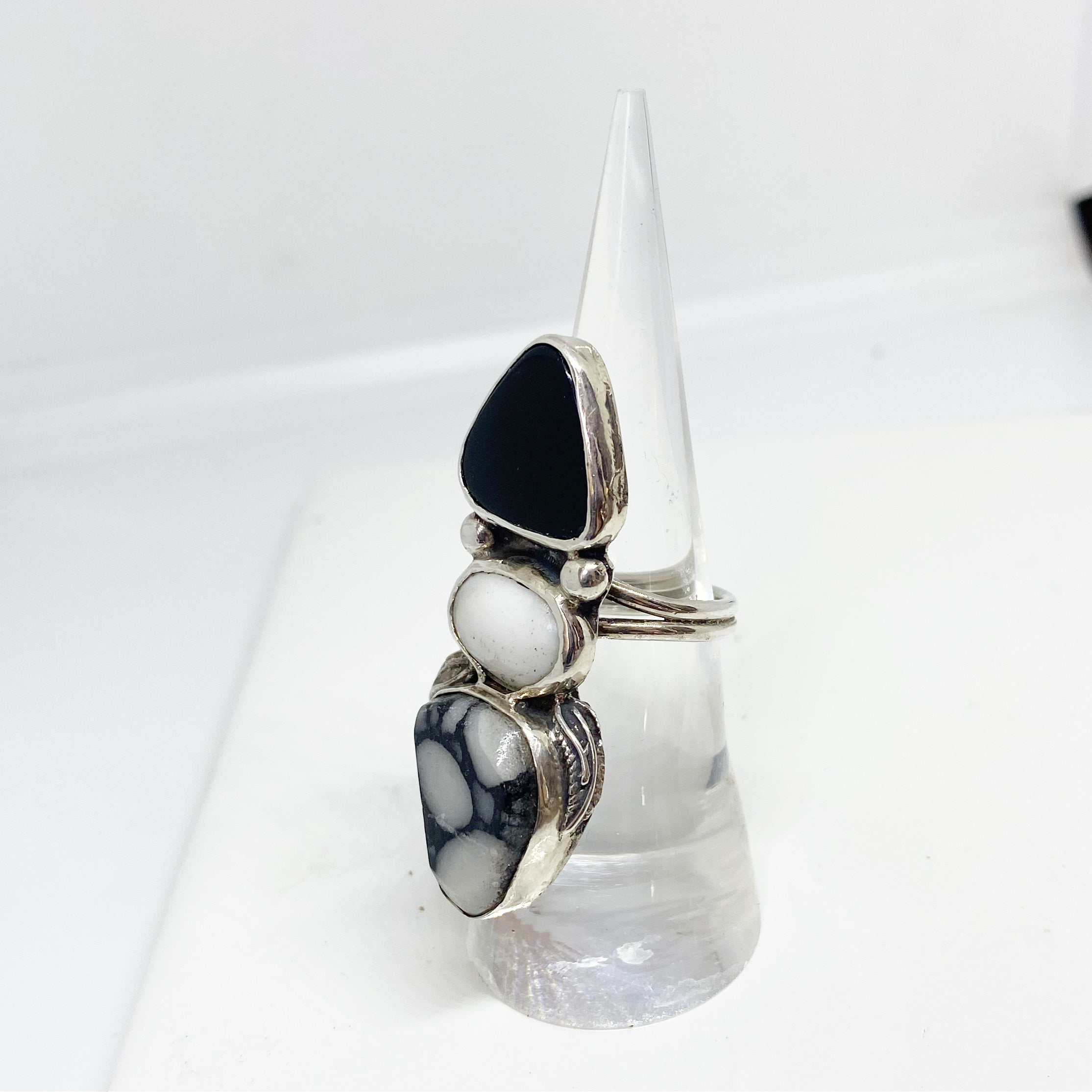 white buffalo turquoise & onyx triple stone ring