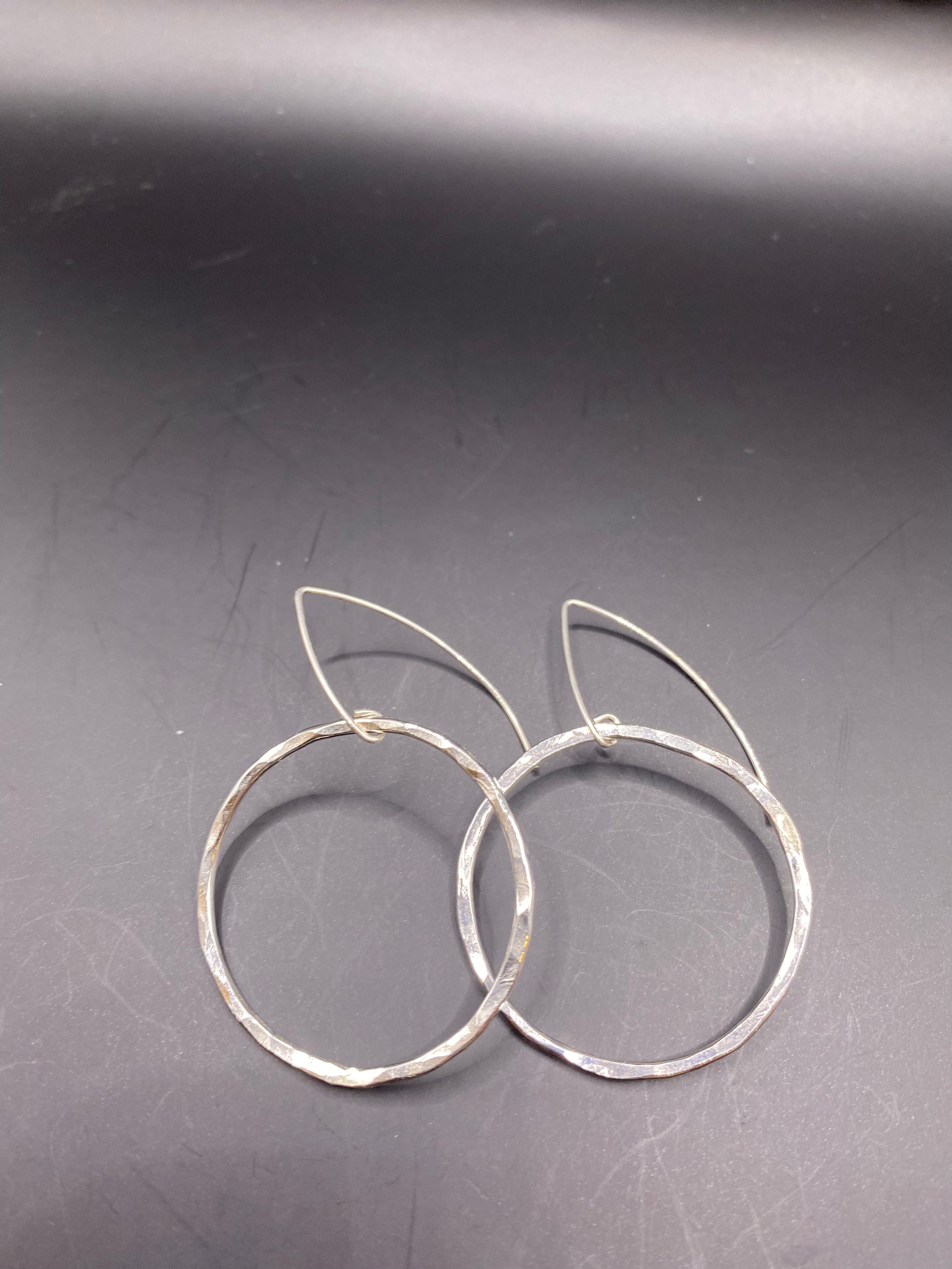 Lrg Hammered Hoops